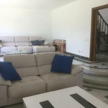 Casa Jardin 펜션 알비르